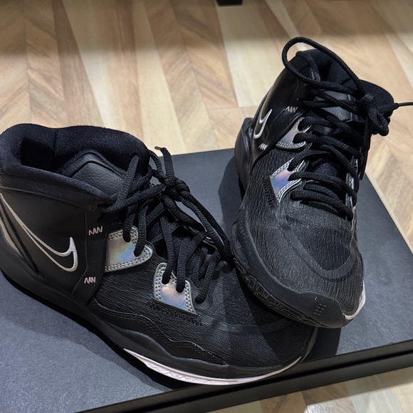 Nike Men's Black and Silver Athletic Shoes